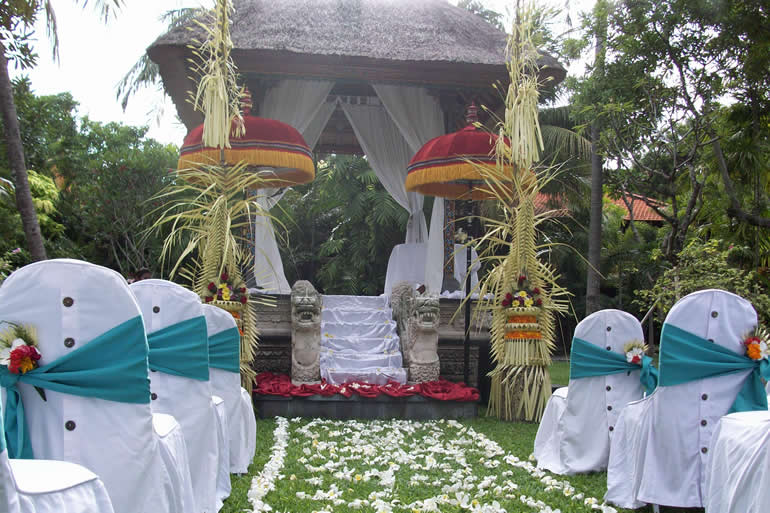 hotel puri santrian bali